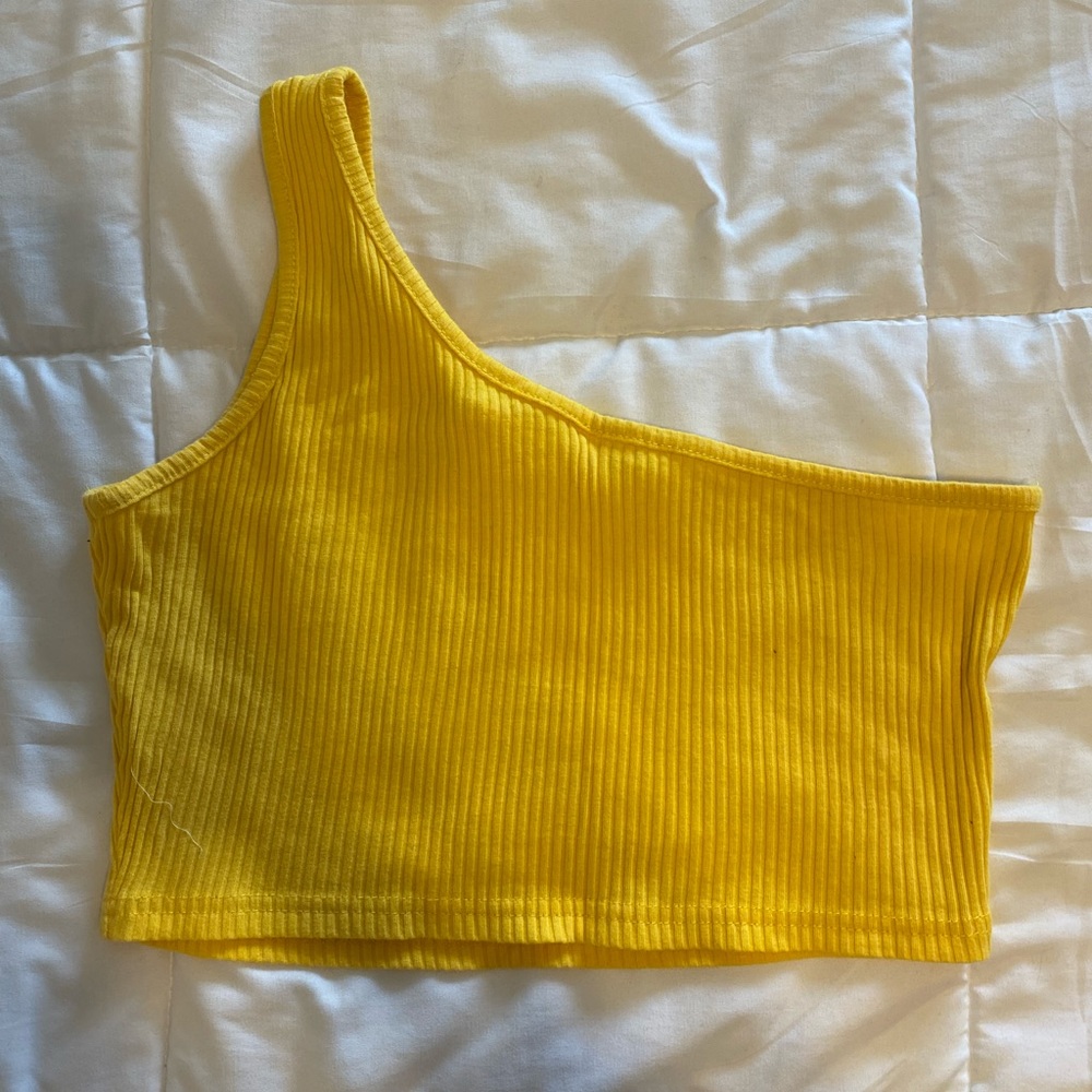 Cute yellow cropped top